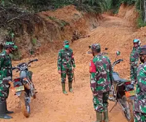 Tunggangi Trail, Dandim Abdya bersama Danrem Tinjau Kegiatan TMMD ke 109