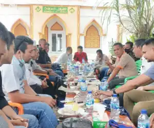 Akmal Ibrahim "Abdya Kabupaten di Indonesia yang Menang Melawan Perusahaan"
