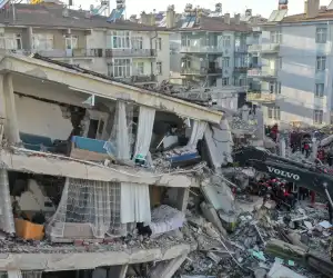 Turki Diguncang Gempa 7,0 SR, Enam Meninggal dan 202 Luka-luka