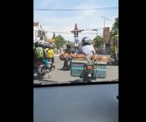 Gangguan Jiwa, Pria Ini Bawa Jenazah Ibunya Pakai Motor