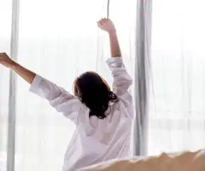 Ternyata Piyama Bukan Pilihan Baik untuk Dikenakan Saat Tidur, Ini Alasannya