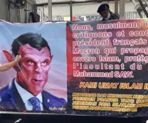Duh! Presiden Macron Berwajah 'Iblis' Hiasi Aksi Bela Nabi 211
