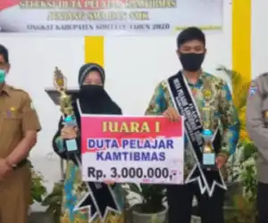 Dwi Aulia Rahman dan Aisyiah Duta Pelajar Kantibmas Simeulue