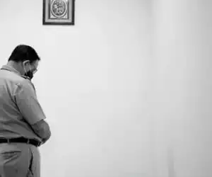 Gubernur DKI Jadi Imam di Polda, Warganet: Anda pemimpin Sejati Pak