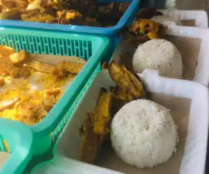Imbas Covid-19, Omzet Nasi Uduk di Darussalam Turun