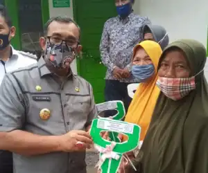 Dapat Rumah Layak Huni, Neknuh : Terima Kasih Pemerintah Kabupaten Aceh Jaya