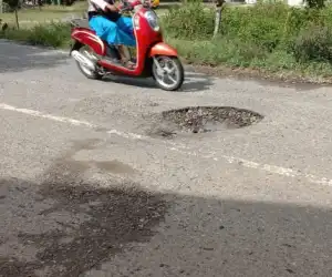 Jalan Menuju Panton Bili Silolo Aceh Selatan Dalam Kondisi Rusak