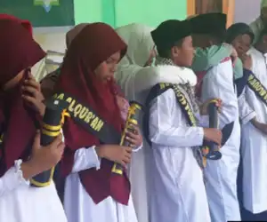 Sekolah Negeri Dilarang Paksa Pakai Seragam Beratribut Agama