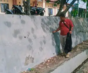 Tebing Pengaman Kantor DPMP4 Abdya Terancam Abruk
