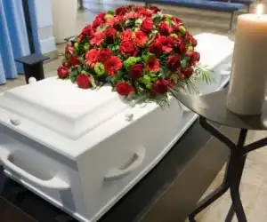 Duh! Pemakaman Raja Film Dewasa Diwarnai Tarian Erotis dan Alkohol