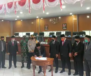 DPRK Aceh Jaya Sahkan Tiga Raqan, Ini Harapan Bupati