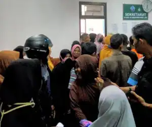 Pembagian Uang Megang di Kantor Bupati Pijay Tidak Rata, Ratusan Masyarakat Kecewa