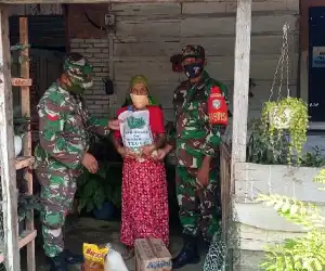 Bantu Lansia, Kodim Aceh Jaya Bagikan Puluhan Paket Sembako