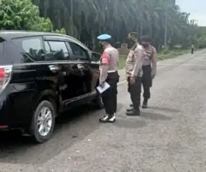 Polres Aceh Tamiang Sosialisasi Aturan Larang Mudik Lebaran di Perbatasan Sumut - Aceh