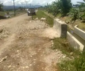 Jembatan Penghubung Antar Desa di Abdya Terancam Ambruk