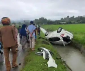 Satu Unit Honda Jazz Putih Alami Kecelakaan di Abdya