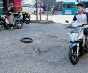 Pengendara Keluhkan Aspal Hotmik Rusak di Jalan Pendidikan Abdya