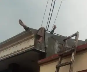 Warga Pidie Tersengat Listrik saat Bekerja di atas Bangunan Dua Lantai