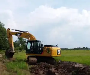 Excavator Pemkab Digunakan Menarik Kayu? Ini Kata Kadis PUPR