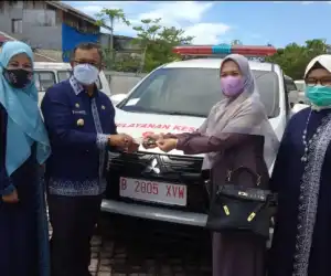 Bupati Aceh Jaya Serahkan 13 Mobil dan 24 Motor Kepada Nakes