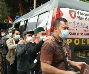Simpatisan Habib Rizieq Diamankan, Polisi: Ada yang Bawa Sajam