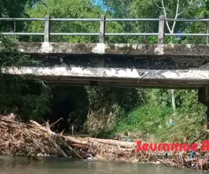 Penampakan Sampah Dibawah Jembatan Desa Tokoh II Abdya