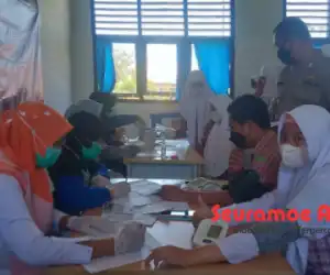 Siswa SMAN 2 Manggeng Jalani Vaksinasi Covid-19