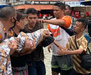 Main Air Saat Banjir, Anak 12 Tahun Meninggal