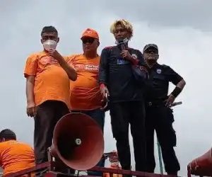 Pekikan Tangkap Bahlil Menggema di Aksi Buruh
