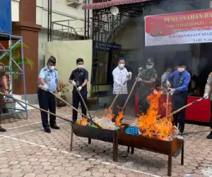 Kejari Aceh Timur Musnahkan 9,7 Kg Sabu dan 3,3 Kg Ganja