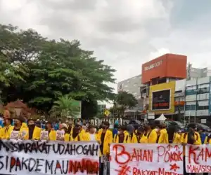 Masiswa di Berbagai Daerah Mulai Turun ke Jalan