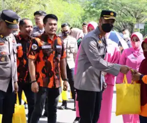Polres Nagan Raya Bagikan Ratusan Paket Sembako