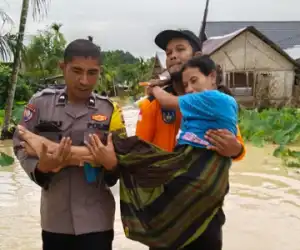 Evakuasi Korban Banjir Berlangsung Dramatis