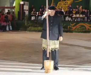 Kapolda Menumbuk Rempah dengan “Leusoeng Kayee”