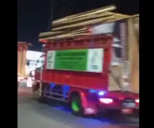 Viral! Baliho Prabowo-Gibran Diangkut Pakai Truk Berlogo BUMN