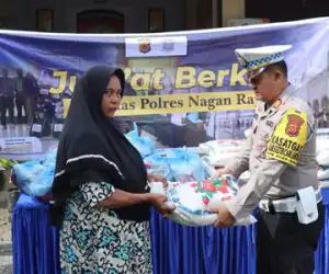 Melalui Jumat Berkah, Polres Nagan Raya Bantu Warga