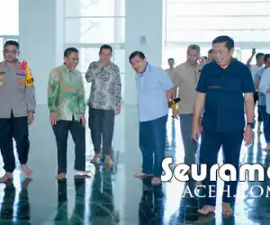 Sekjen Kemendagri Kagumi Keindahan Masjid Giok Nagan Raya