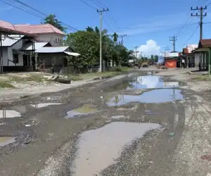 Tiga Tahun Lebih Rusak Parah, Jalan Menuju Bandara CND Tidak Kunjung Diperbaiki