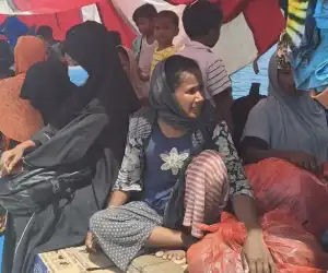 Sempat Tidak Diterima Masyarakat, Ratusan Etnis Rohingnya Di Evakuasi ke Daratan Aceh Selatan