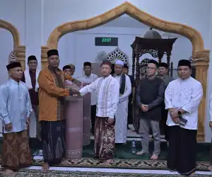 Hari Pertama Safari Ramadhan 1446 H, Bupati dan Wakil Bupati Sambangi Dua Masjid