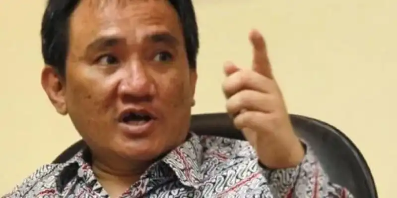 Andi Arief: Jokowi Tidak Etis Gugat Rakyat Soal Ijazah