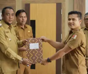 Wabup Serahkan Surat Perintah kepada 19 Plt Kepala Sekolah