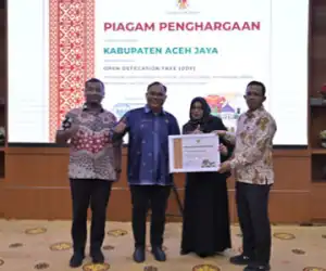 Aceh Jaya Terima Penghargaan Bebas BABS dari Gubernur Aceh
