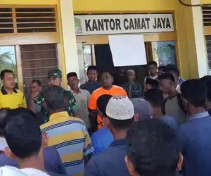 Terkait Tapal Batas Warga Gereduk Kantor Camat