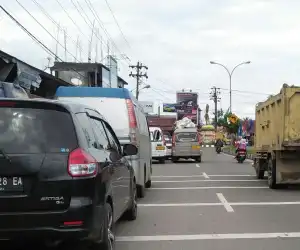 Bis Antar Kota Ambil dan Turunkan Penumpang Sembarangan