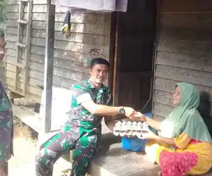 Personil Kodim Aceh Jaya Sisihkan Gaji Bantu Warga Lansia