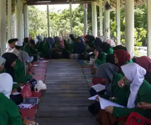 Mahasiswa Tarbiyah dan dakwah STAIN Meulaboh Studi ke Situs Sejarah