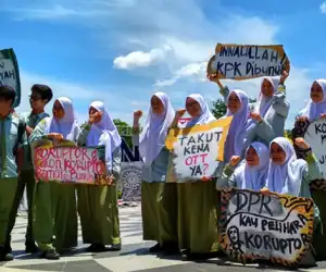 Sejumlah Aktivis di Aceh Gelar Aksi Tolak Revisi UU KPK