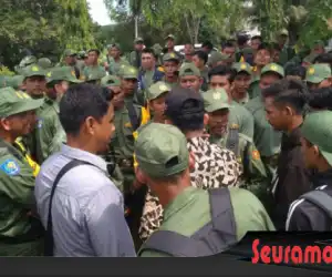 Ratusan Personil Linmas Pertanyakan Uang Transportasi ke Ketua KIP Abdya