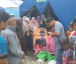 Peduli Anak Korban Kebakaran, Haji Uma Bantu Seragam Sekolah